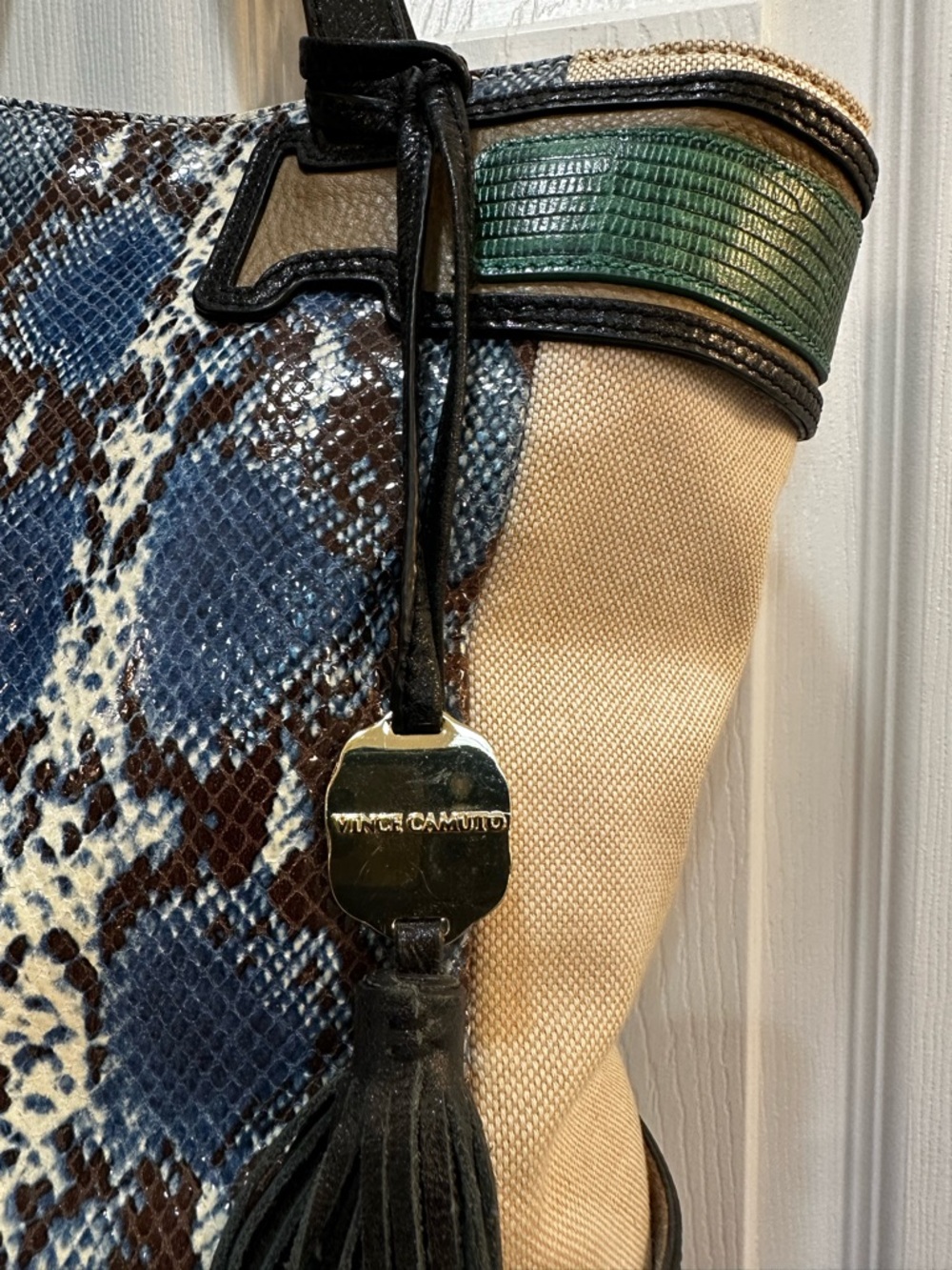 Vince Camuto snake print tote bag - Picture 2 of 13